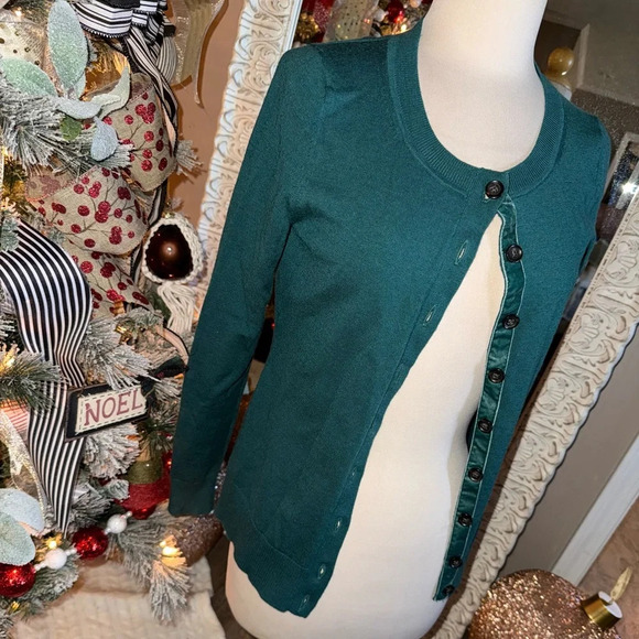Banana Republic • Merino Wool Blend Cardigan - Picture 3 of 8